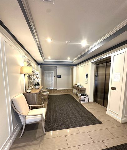 1108 Pennington Dr 1108, Walpole, MA 02081