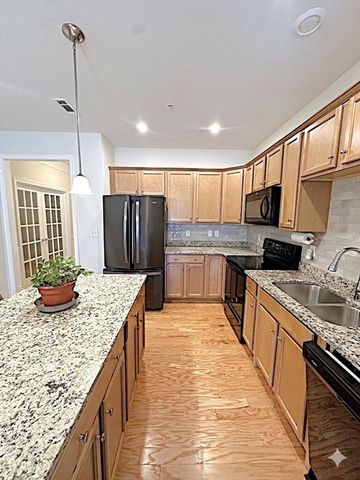 1108 Pennington Dr 1108, Walpole, MA 02081