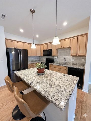 1108 Pennington Dr 1108, Walpole, MA 02081