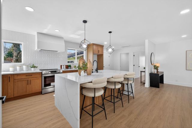 2546 El Vita Way, Carmichael, CA 95608