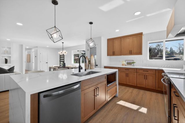 2546 El Vita Way, Carmichael, CA 95608