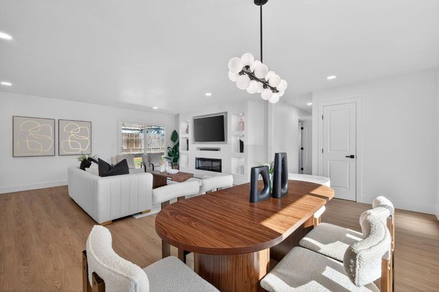 2546 El Vita Way, Carmichael, CA 95608