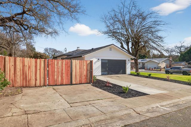 2546 El Vita Way, Carmichael, CA 95608