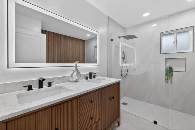 2546 El Vita Way, Carmichael, CA 95608