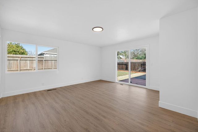 2546 El Vita Way, Carmichael, CA 95608