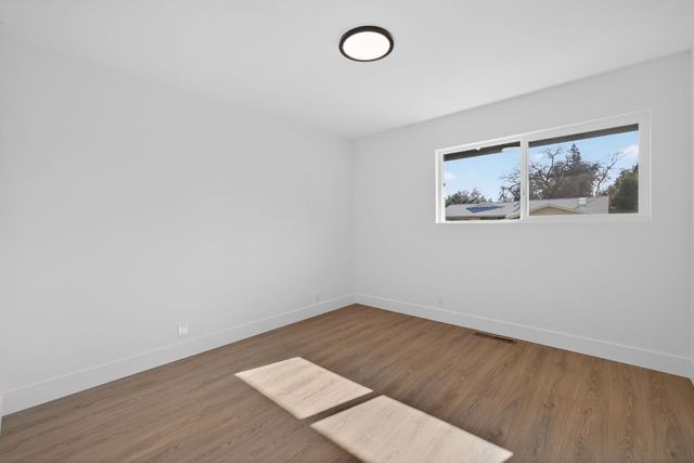 2546 El Vita Way, Carmichael, CA 95608