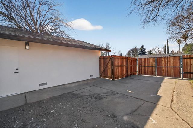 2546 El Vita Way, Carmichael, CA 95608