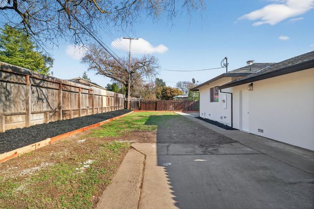 2546 El Vita Way, Carmichael, CA 95608