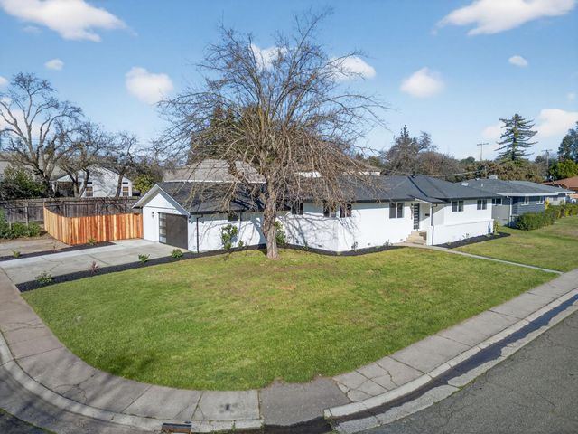 2546 El Vita Way, Carmichael, CA 95608