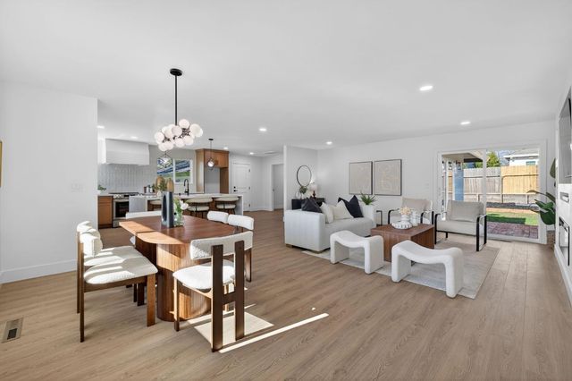 2546 El Vita Way, Carmichael, CA 95608