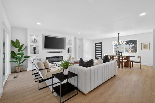 2546 El Vita Way, Carmichael, CA 95608