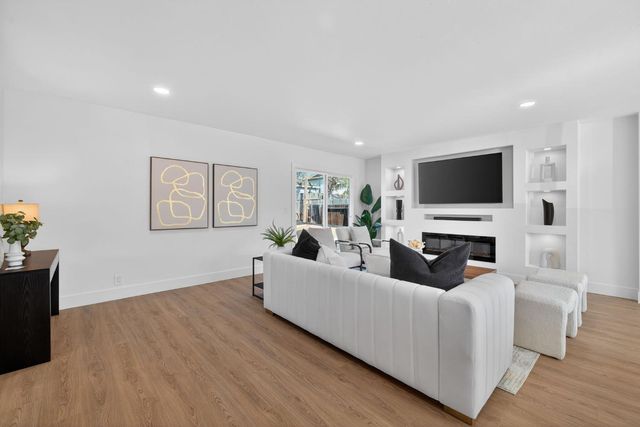 2546 El Vita Way, Carmichael, CA 95608