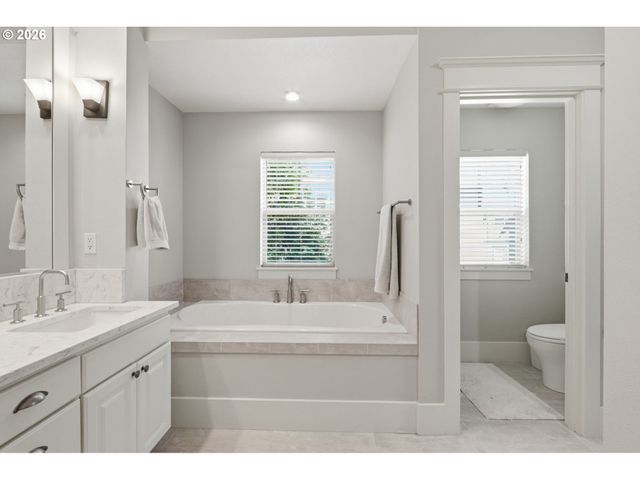 10244 Sw Taylor St, Portland, OR 97225