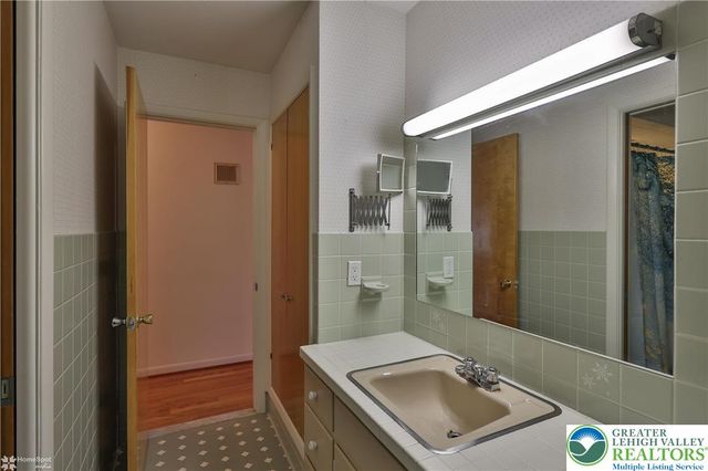 1327 Cobbler Lane, Upper Macungie Twp, PA 18104