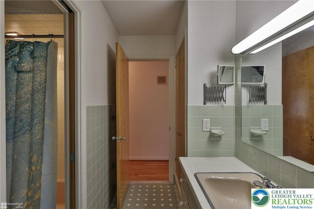 1327 Cobbler Lane, Upper Macungie Twp, PA 18104