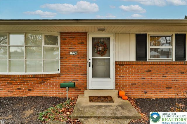 1327 Cobbler Lane, Upper Macungie Twp, PA 18104