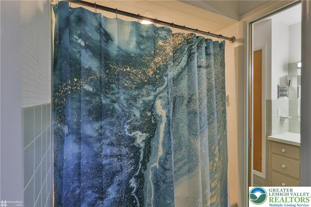 1327 Cobbler Lane, Upper Macungie Twp, PA 18104