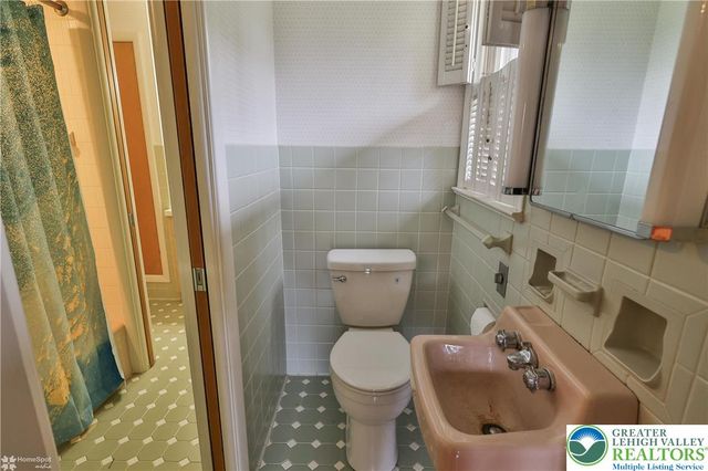 1327 Cobbler Lane, Upper Macungie Twp, PA 18104