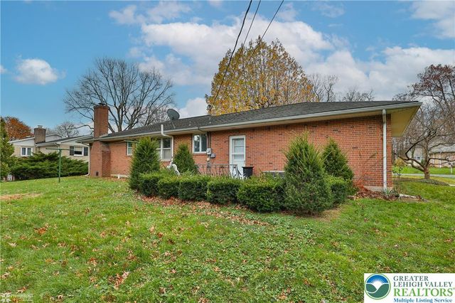 1327 Cobbler Lane, Upper Macungie Twp, PA 18104