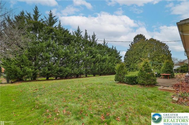 1327 Cobbler Lane, Upper Macungie Twp, PA 18104