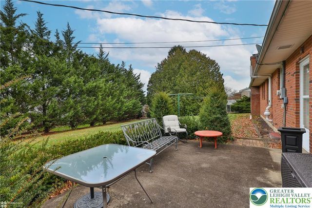 1327 Cobbler Lane, Upper Macungie Twp, PA 18104