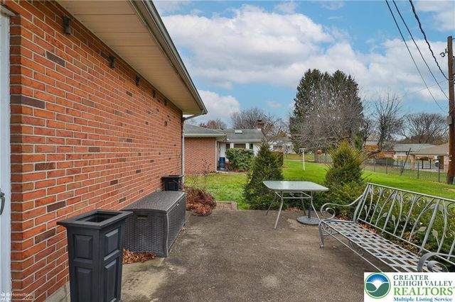 1327 Cobbler Lane, Upper Macungie Twp, PA 18104