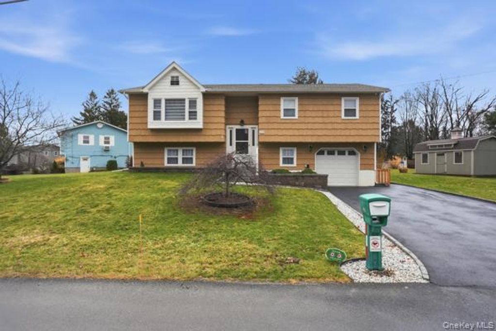 209 Summit Drive, New Windsor, NY 12553