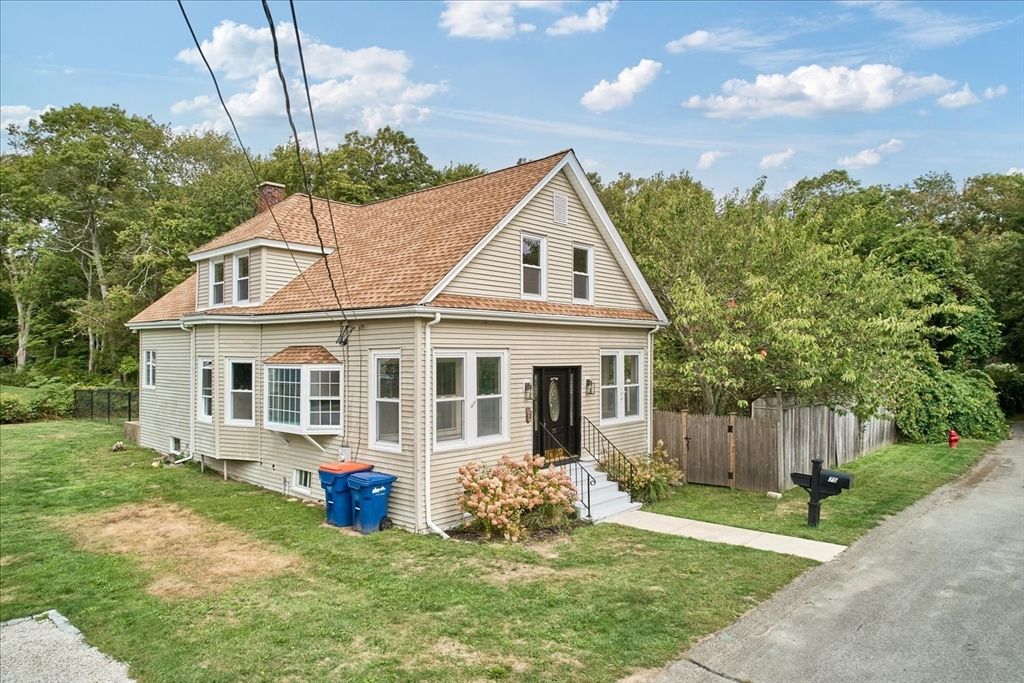 70 Hathaway St, Fairhaven, MA 02719