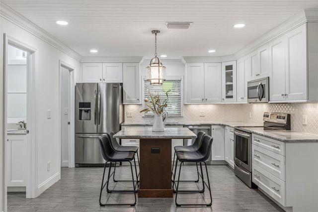 900 OAK HOLLOW PLACE, Brandon, FL 33510
