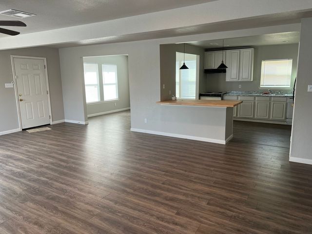 500 W Parkway Street 2, Denton, TX 76201