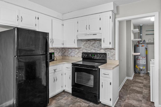 1901 Roan Dr, Clarksville, TN 37042