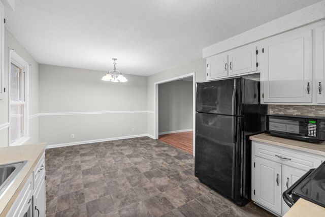 1901 Roan Dr, Clarksville, TN 37042