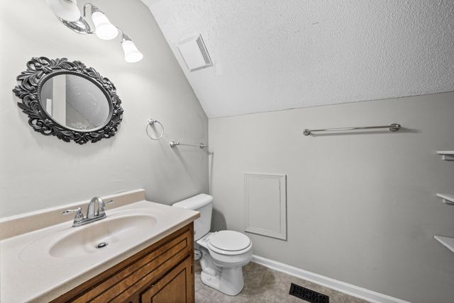 1901 Roan Dr, Clarksville, TN 37042