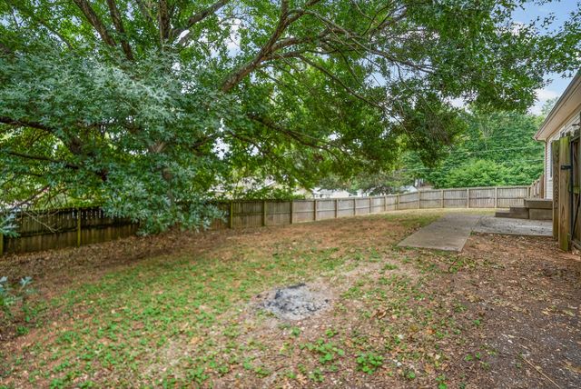 1901 Roan Dr, Clarksville, TN 37042