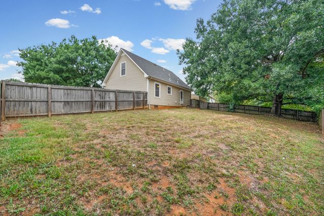 1901 Roan Dr, Clarksville, TN 37042