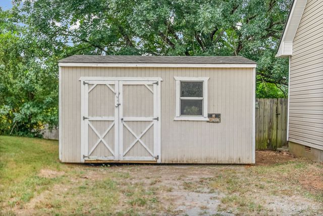 1901 Roan Dr, Clarksville, TN 37042