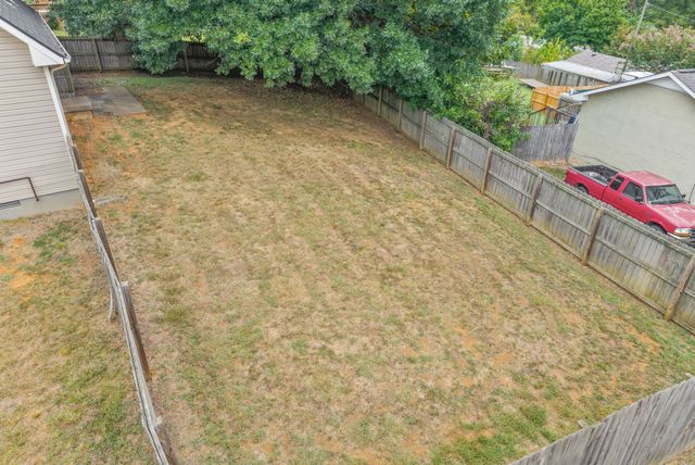 1901 Roan Dr, Clarksville, TN 37042
