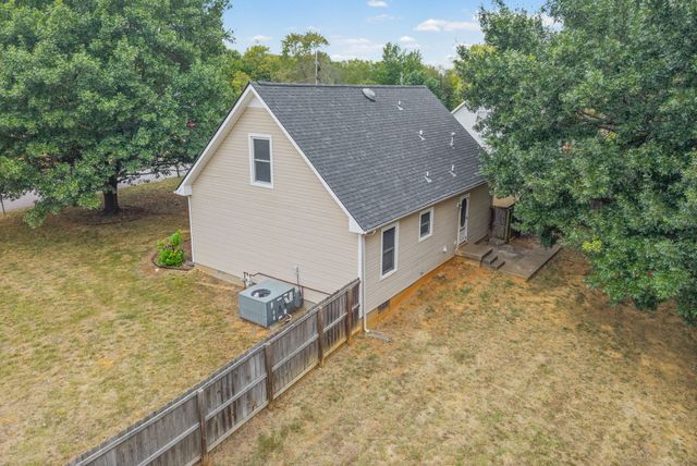 1901 Roan Dr, Clarksville, TN 37042