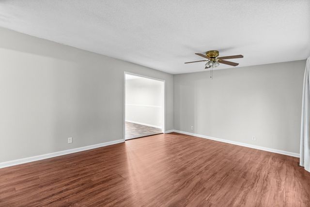 1901 Roan Dr, Clarksville, TN 37042