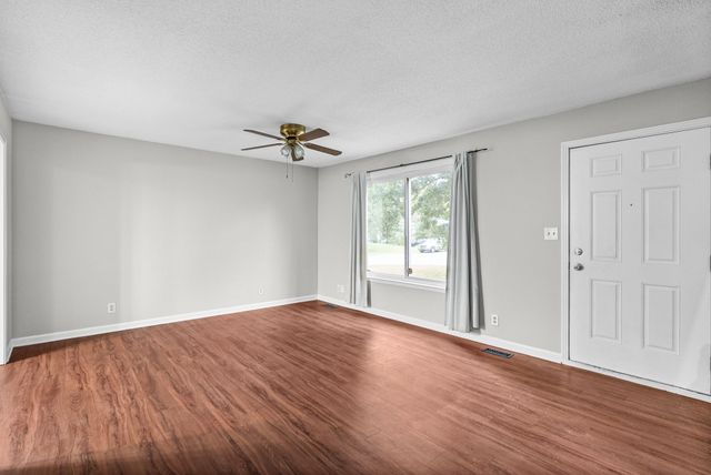 1901 Roan Dr, Clarksville, TN 37042