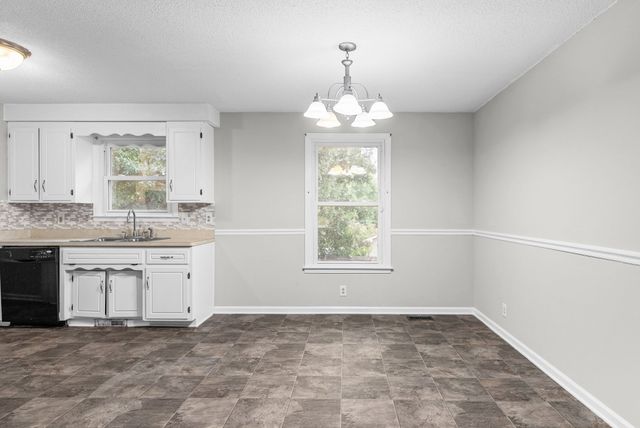 1901 Roan Dr, Clarksville, TN 37042