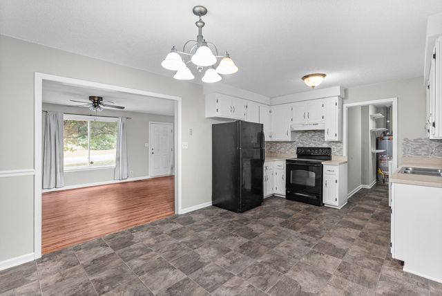 1901 Roan Dr, Clarksville, TN 37042