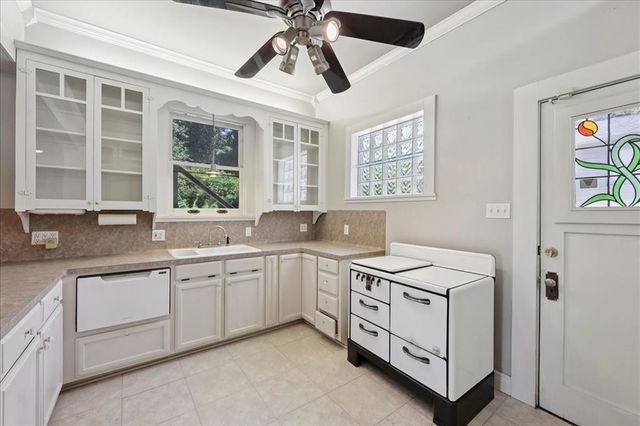 507 W Orange Avenue, Orange, TX 77630