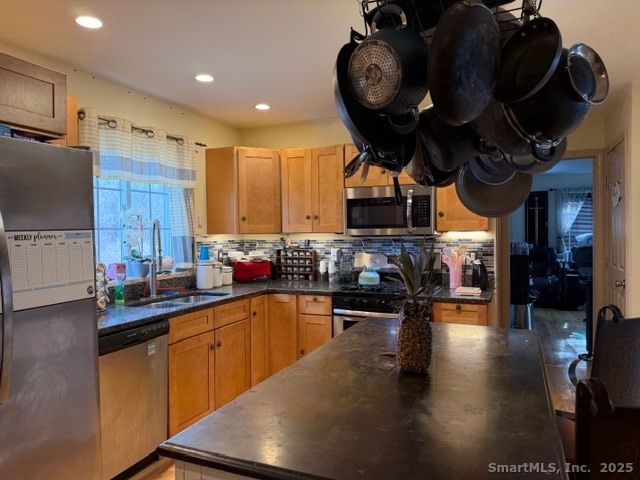 11 Stonehouse Drive, Plainfield, CT 06354