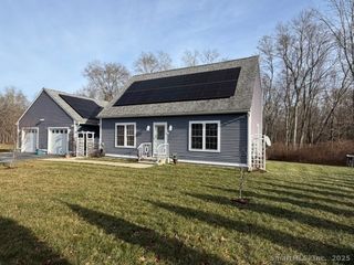 11 Stonehouse Drive, Plainfield, CT 06354