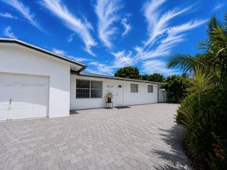 19727 SW 118th Place, Miami, FL 33177
