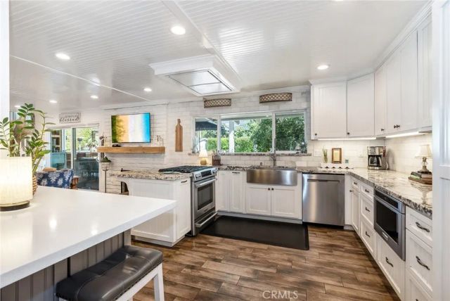 1710 Coolcrest Avenue, Upland, CA 91784