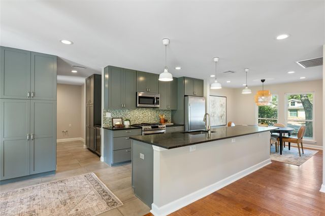 6812 Pioneer PL, Austin, TX 78757