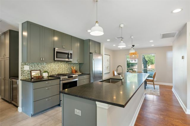 6812 Pioneer PL, Austin, TX 78757