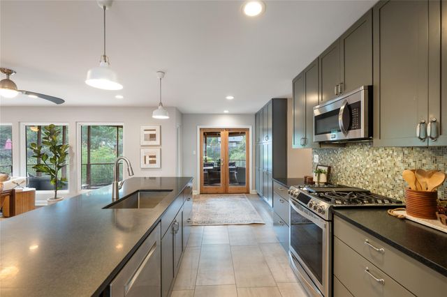 6812 Pioneer PL, Austin, TX 78757